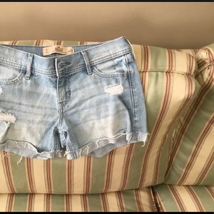 ❤️Hollister Midi Shorts.  Size 25.